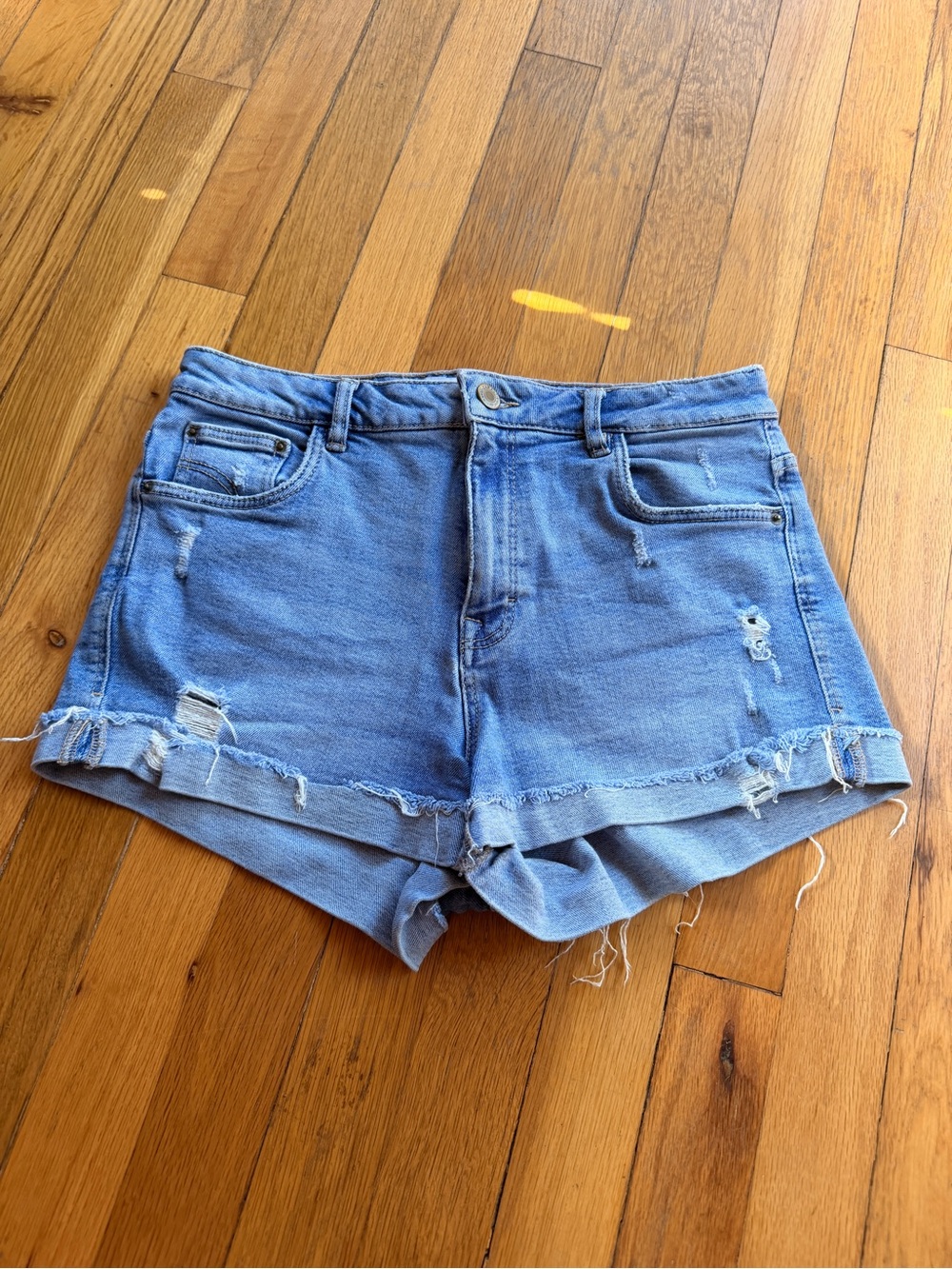 Zara trafaluc medium wash denim shorts